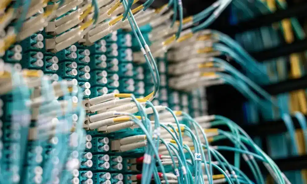 Rede de Fibra Óptica Explicada: A Chave para Conexões Mais Rápidas e Confiáveis