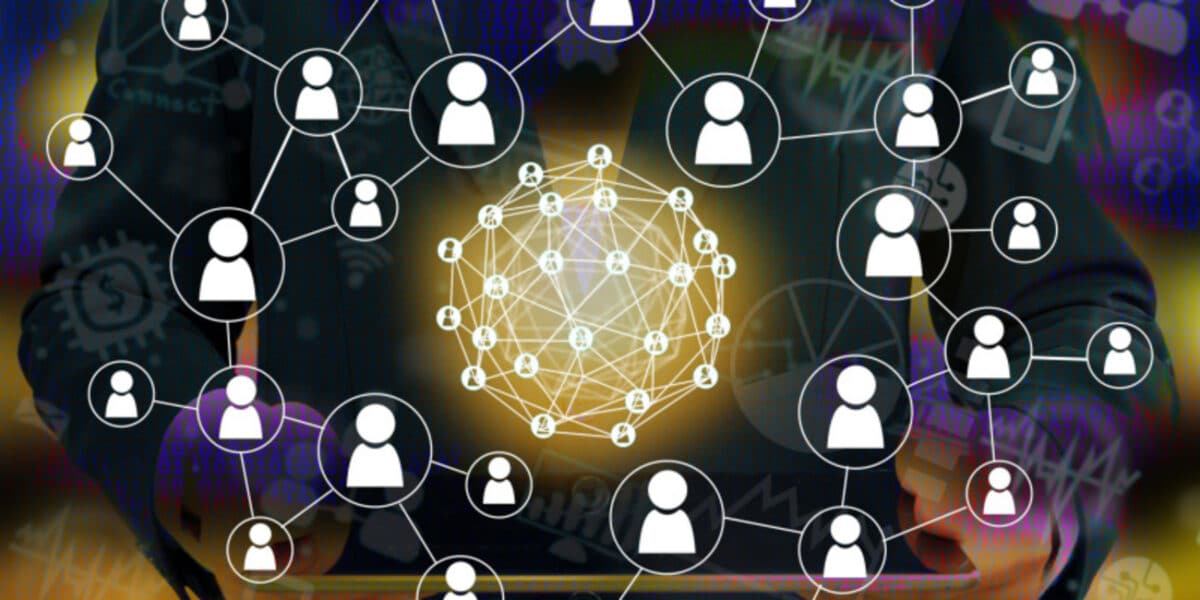 What Is A P2P Network: 🌐 How It Works and What to Watch Out For 🔐