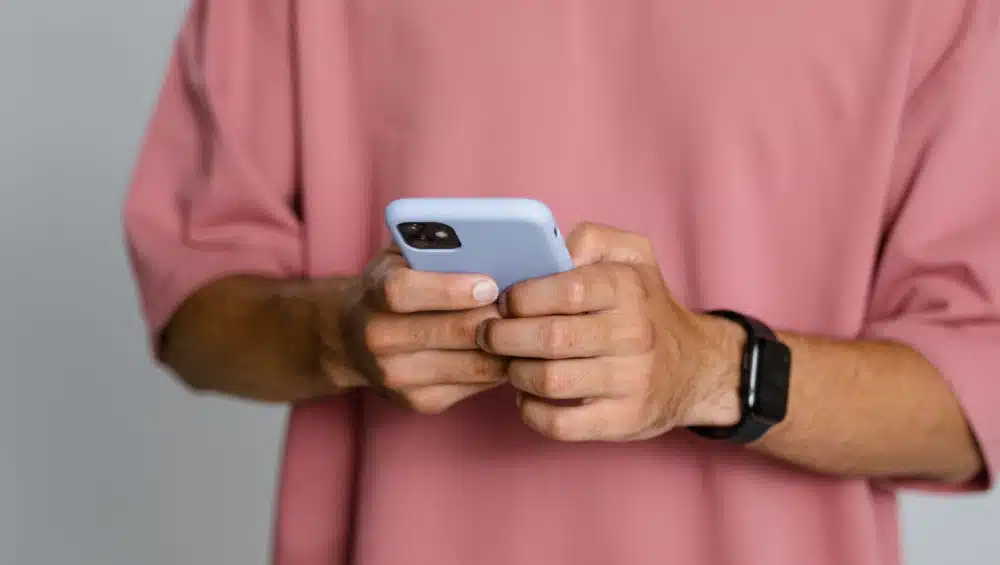 How do I name a group message on iPhone? Steps and limits